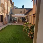 Gesuitirooms 3* סונה