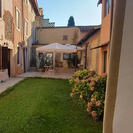 Gesuitirooms 3* Sona