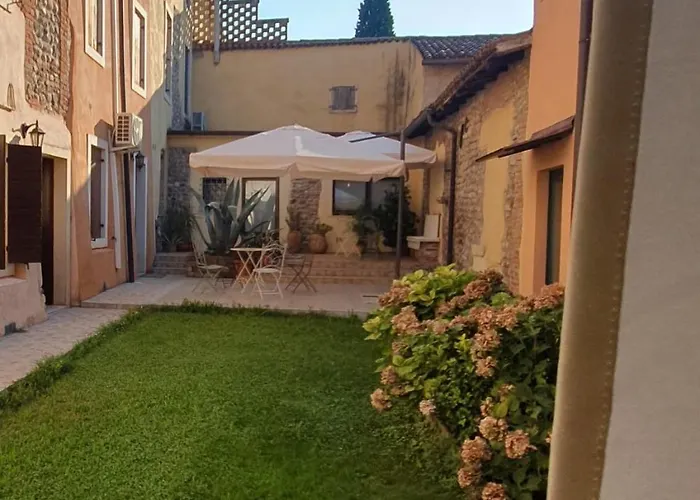 Gesuitirooms 3* Sona