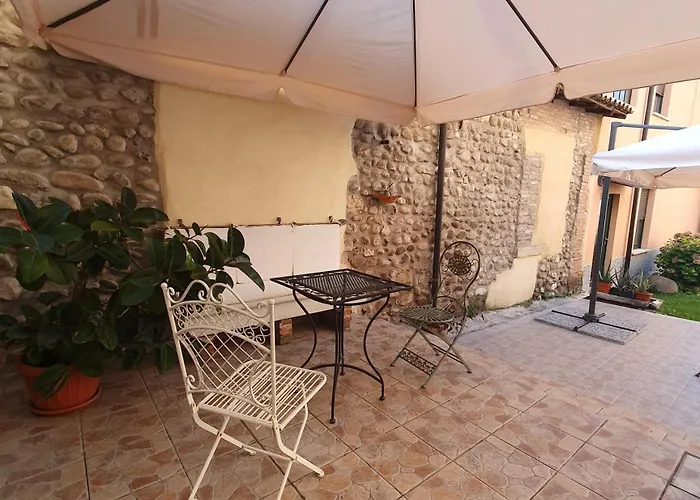 Gesuitirooms 3* Sona